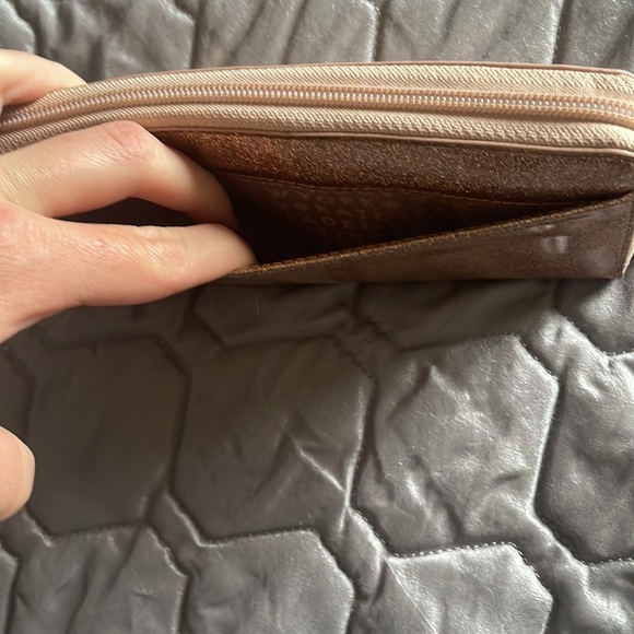 Kate Spade Wallet - Picture 5 of 8